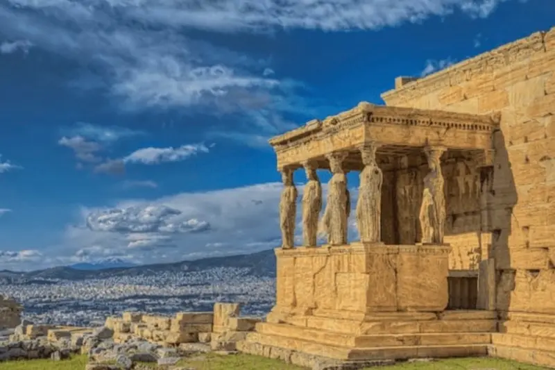 Кариатиды Эрехтейона — знаменитые коре на Афинском Акрополе