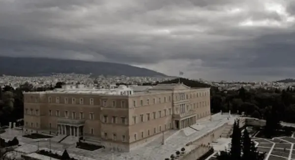 Парламент Греции в Афинах — площадь Синтагма и караул у здания Военной гвардии