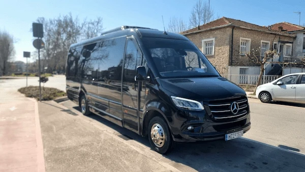 Autobús VIP Mercedes Sprinter con conductor en Atenas