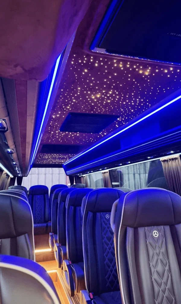 Autobús VIP Mercedes Sprinter con conductor en Atenas