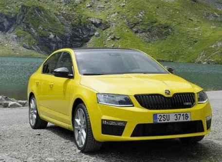 Škoda Octavia con conductor de habla inglesa en Atenas
